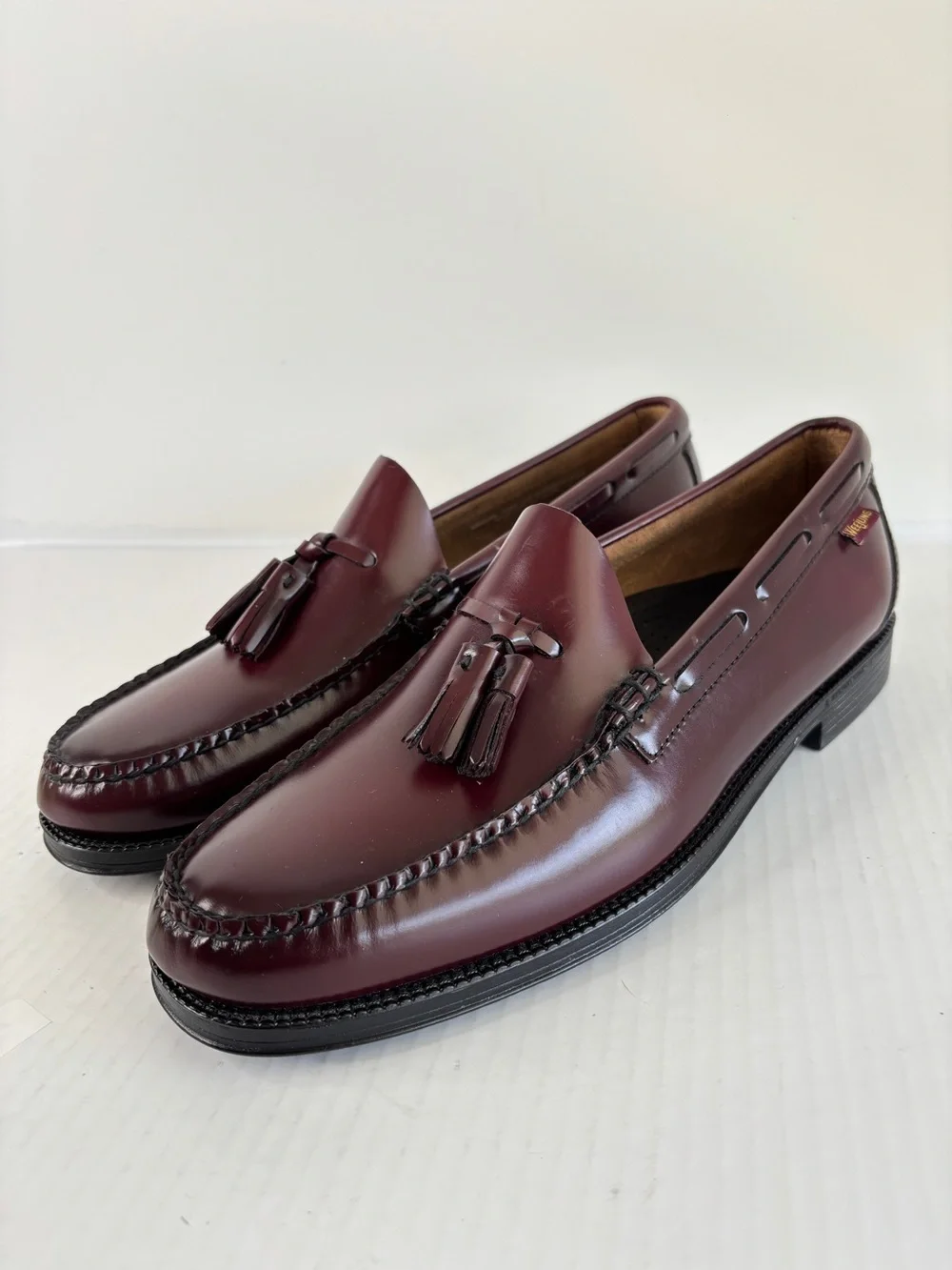 G.H. Bass & Co. Weejuns Larkin Tassel Loafers Mens Shoe Size 10 Burgundy Leather